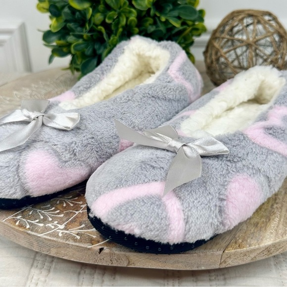 Cozy Gray and Pink Heart Slippers with Bow - Picture 2 of 4